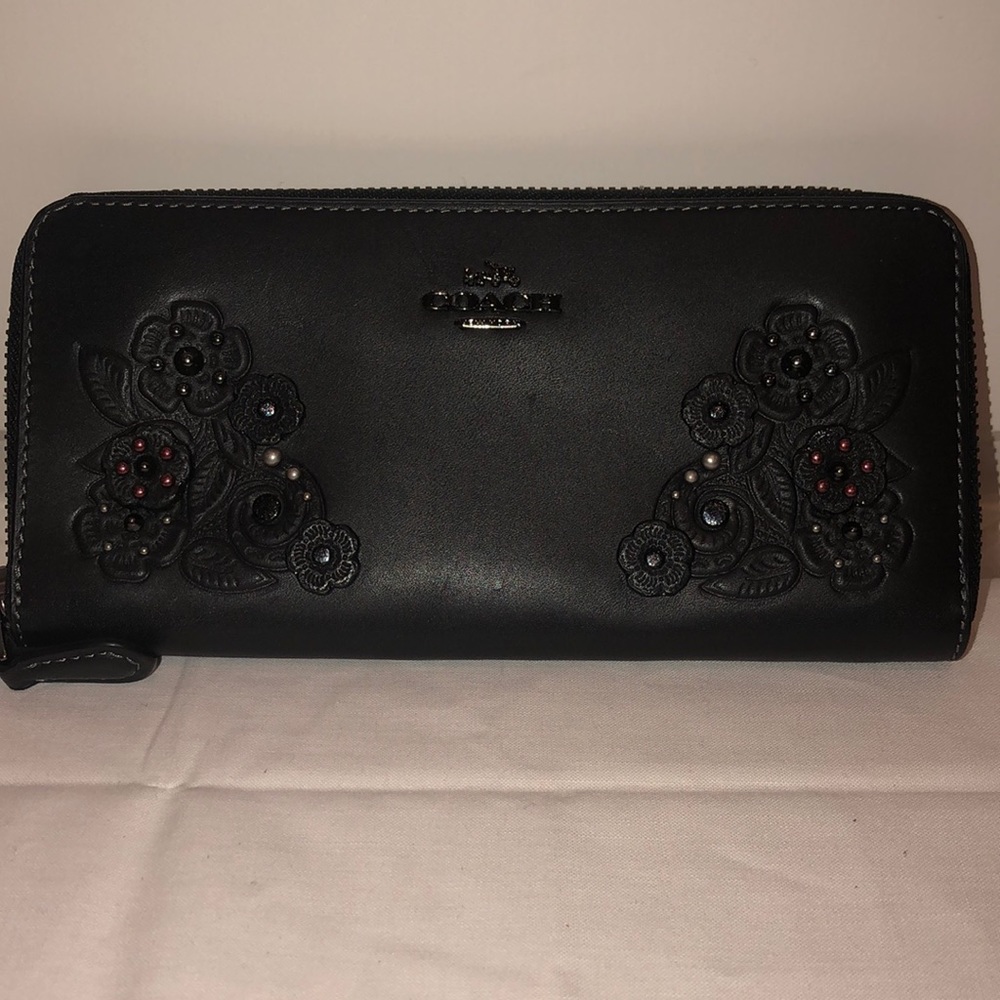 COACH Slim Accordion Zip Wallet in BLK Tea Rose